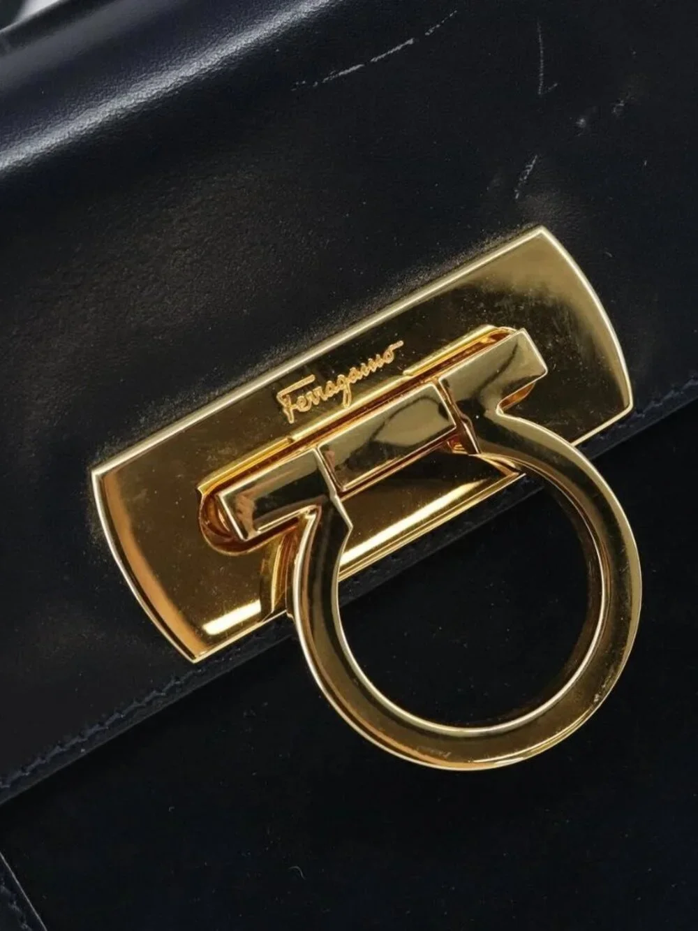 Salvatore Ferragamo Gancini Shoulder Bag Leather Navy Gold Auth 166375